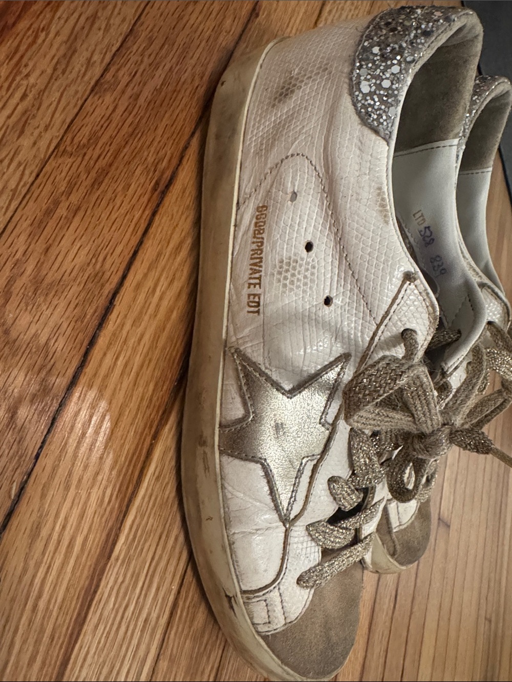 Golden Goose Superstar Style White Leather Sneakers with Gold Star - Picture 4 of 7